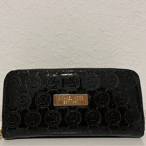 ON SALE $25.      Michael Kors wallet. Monogram. Black Like New.